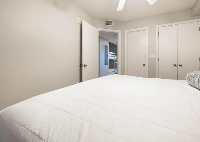 Phoenix Suites West 403 *